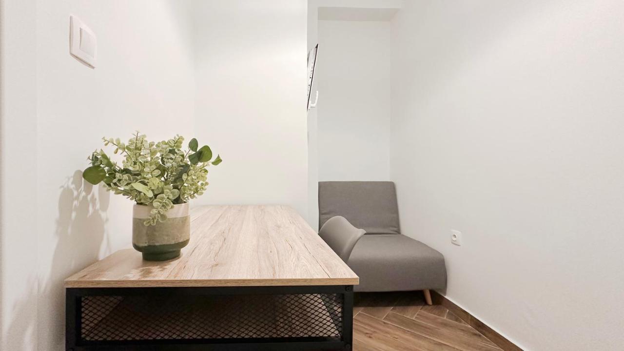 Apartmán Valtetsiou Central 50Sqm Apt In Atény Exteriér fotografie